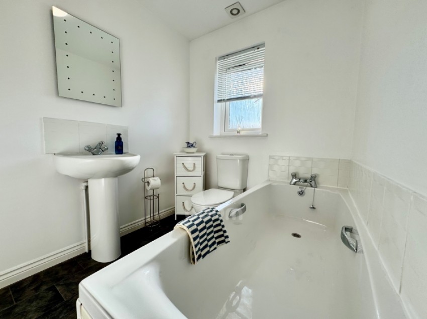 Images for 10 Cartleburn Gardens, Kilwinning, Ayrshire, KA13 7ND, UK