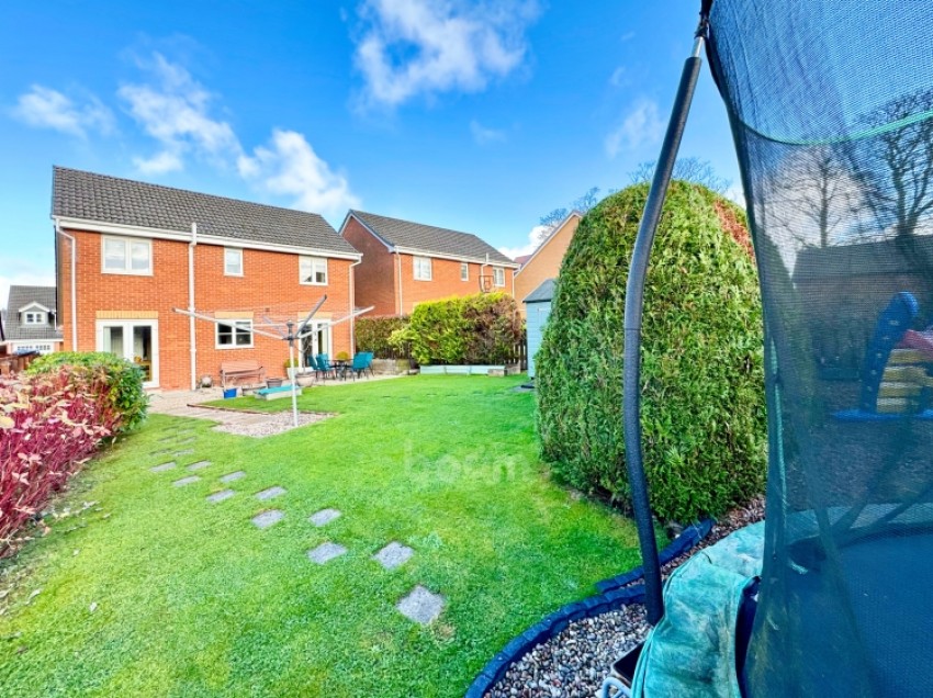 Images for 10 Cartleburn Gardens, Kilwinning, Ayrshire, KA13 7ND, UK
