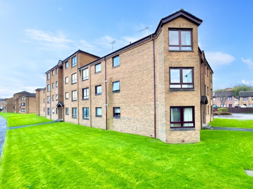 Images for 423 Castle Gait, Paisley, Renfrewshire, PA1 2HE, UK