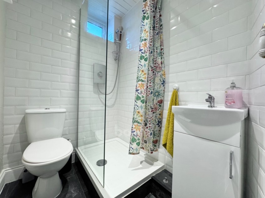 Images for 9 Mains Avenue, Beith, Ayrshire, KA15 2AT, UK