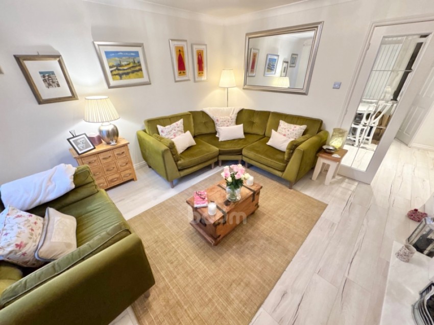 Images for 52 Main Street, Lochwinnoch, Renfrewshire, PA12 4AJ, UK