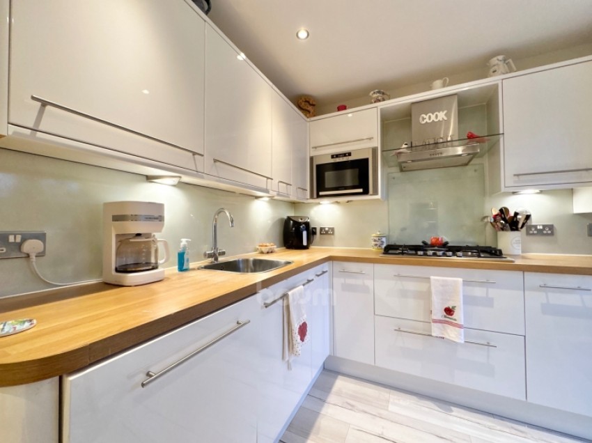 Images for 52 Main Street, Lochwinnoch, Renfrewshire, PA12 4AJ, UK