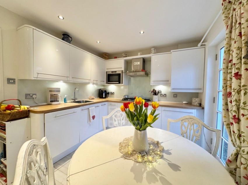 Images for 52 Main Street, Lochwinnoch, Renfrewshire, PA12 4AJ, UK