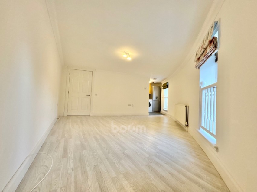 Images for 32 The Cross, Beith, Ayrshire, KA15 1BS, UK