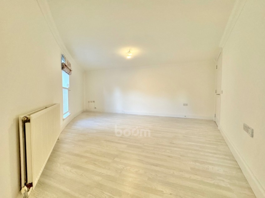 Images for 32 The Cross, Beith, Ayrshire, KA15 1BS, UK