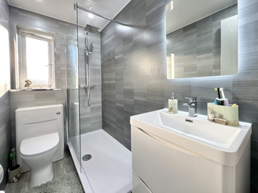 Images for 15 Merlinford Drive, Renfrew, Renfrewshire, PA4 8XP, UK