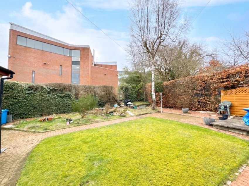 Images for 52 Robslee Road Thornliebank, Thornliebank, Glasgow, Lanarkshire, G46 7BX, UK