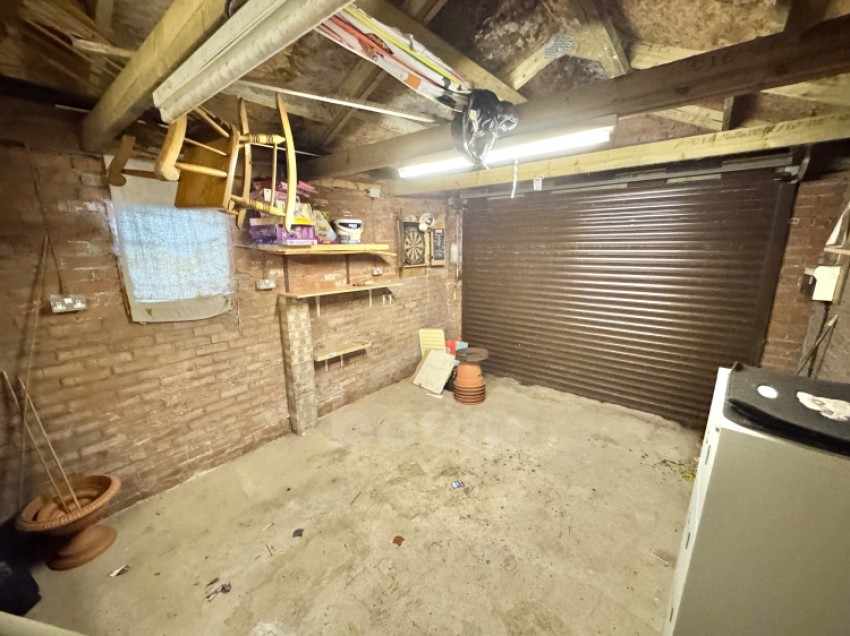 Images for 27 Oakwood Drive, Beith, Ayrshire, KA15 1BE, UK