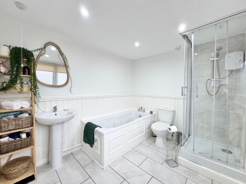 Images for 22 Hawthorn Crescent, Beith, Ayrshire, KA15 1DF, UK