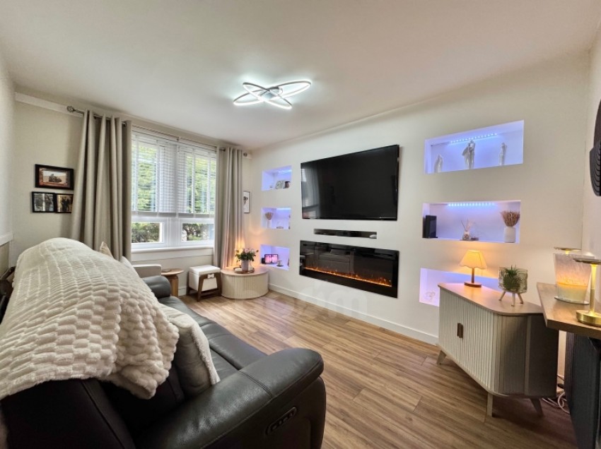 Images for 24b Floorsburn Crescent, Johnstone, Renfrewshire, PA5 8PF, UK