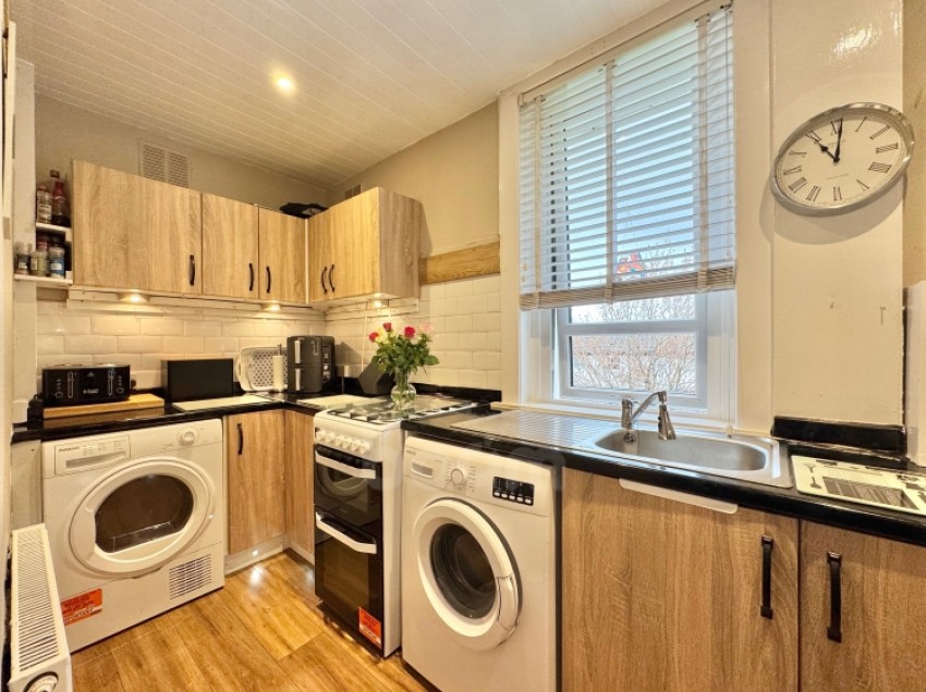 Images for 24b Floorsburn Crescent, Johnstone, Renfrewshire, PA5 8PF, UK