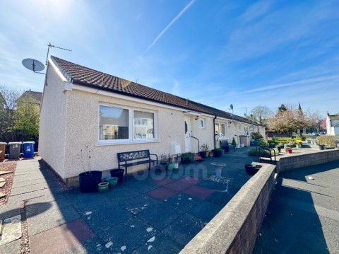 View Full Details for 26 Harvey Terrace, Lochwinnoch, Renfrewshire, PA12 4HB, UK