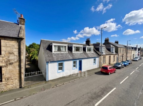 View Full Details for 20 Calder Street, Lochwinnoch, Renfrewshire, PA12 4DD, UK
